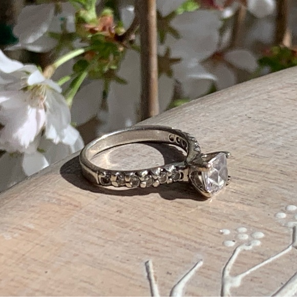 Stunning Sterling Silver Princess Cut Cubic Zirconia  Engagement Ring - Picture 8 of 12